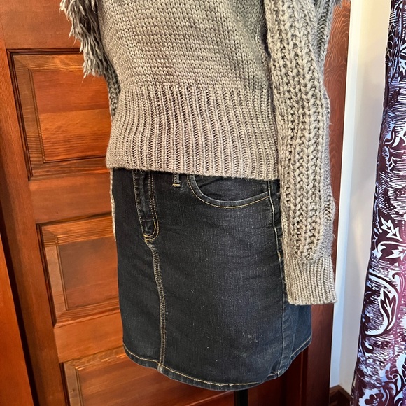 ChicWish S/M Grey Fringe Off Shoulder Sweater - Cozy and Romantic! - Picture 4 of 6